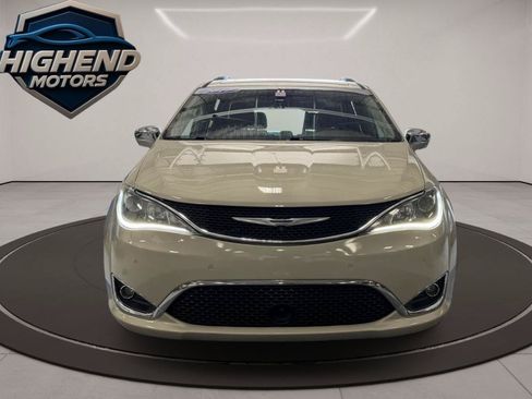 Used 2017 Chrysler Pacifica Limited FWD image 8