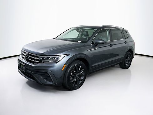 Used 2022 Volkswagen Tiguan SE image 3