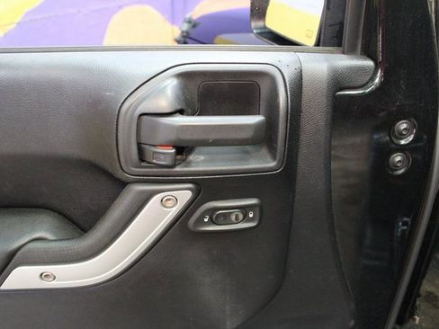 Used 2012 Jeep Wrangler Sahara w/ Dual Top Group image 13