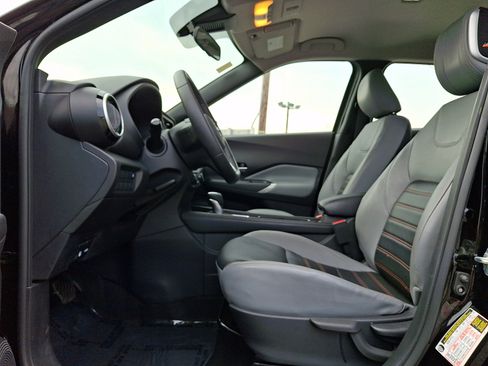 Certified 2023 Nissan Kicks SR w/ SR Premium Package FWD image 14