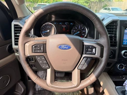 Used 2018 Ford Expedition Max XLT w/ Equipment Group 202A AWD/4WD image 17