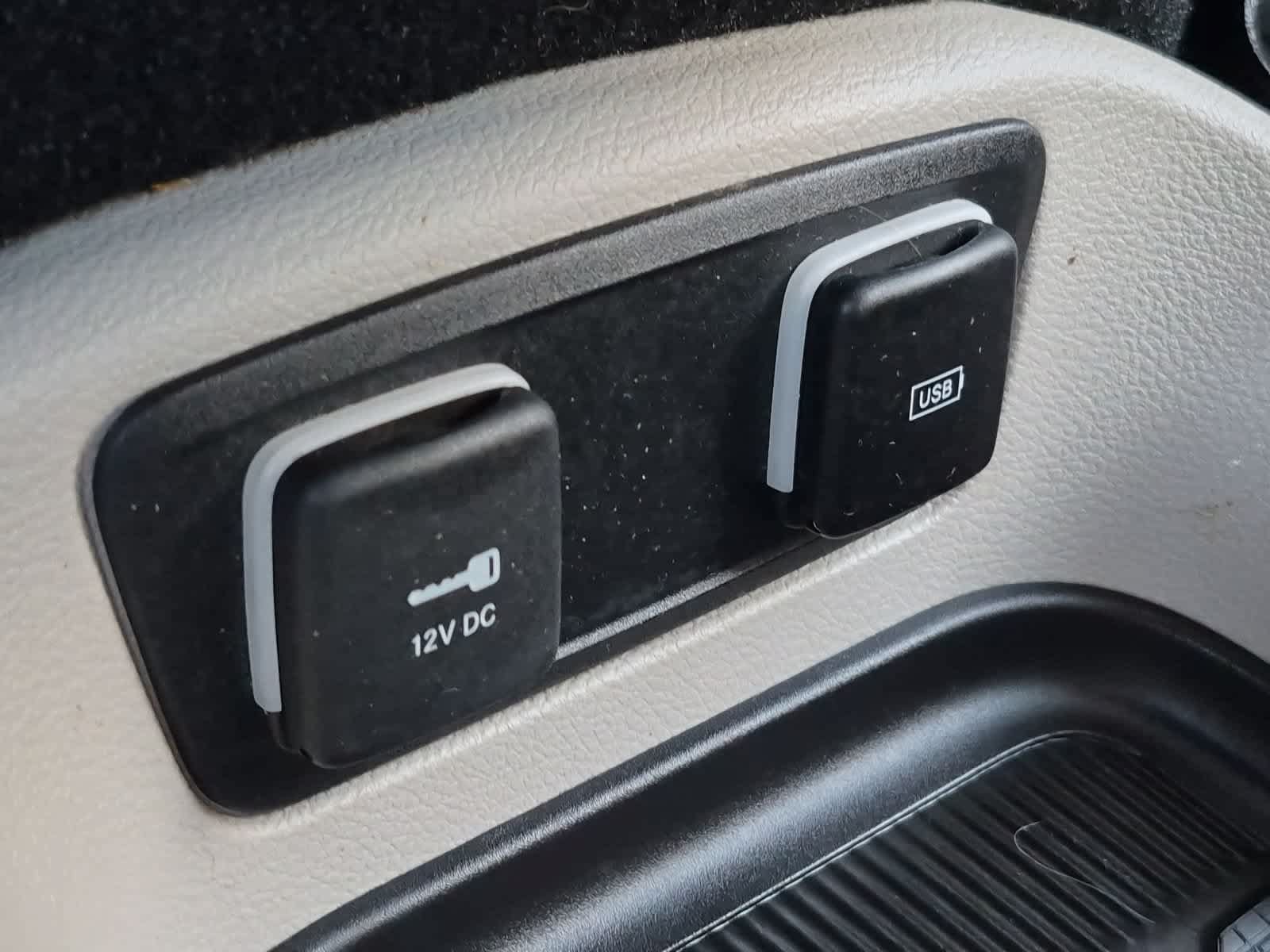 Used 2020 Chrysler Pacifica Touring-L w/ Advanced Safetytec Group FWD image 31