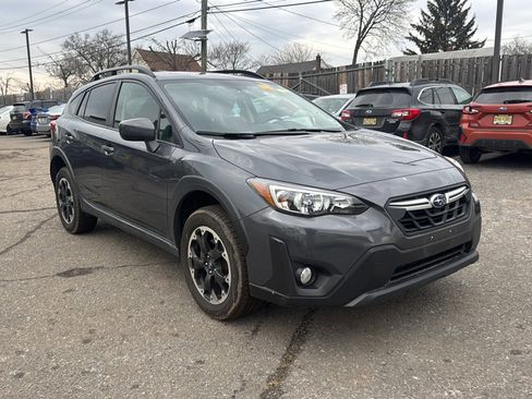 Used 2023 Subaru Crosstrek 2.0i Premium image 3