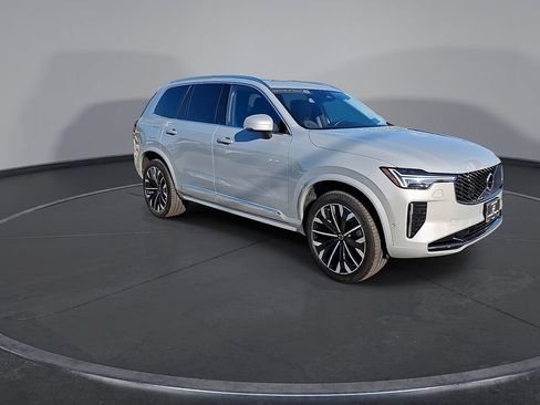 Certified 2026 Volvo XC90 B6 Plus AWD/4WD image 5