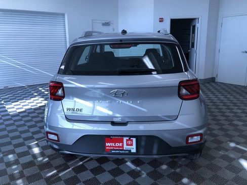 Used 2025 Hyundai Venue SEL image 14