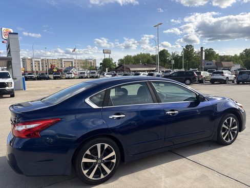 Used 2016 Nissan Altima 2.5 SR w/ LED Appearance Package FWD image 4