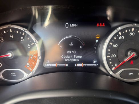 Used 2019 Jeep Renegade Trailhawk w/ LED Lighting Group AWD/4WD image 18