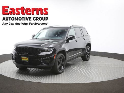 Used 2023 Jeep Grand Cherokee Limited w/ Black Appearance Package AWD/4WD image 56