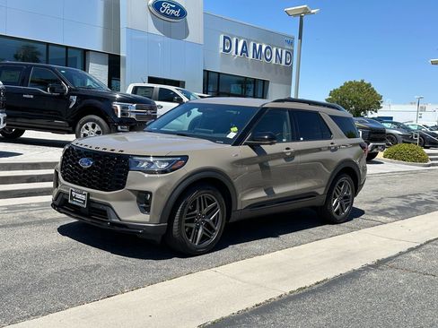New 2026 Ford Explorer ST-Line RWD image 2