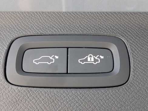 Certified 2023 Volvo XC90 B6 Ultimate w/ Protection Package Premier AWD/4WD image 18