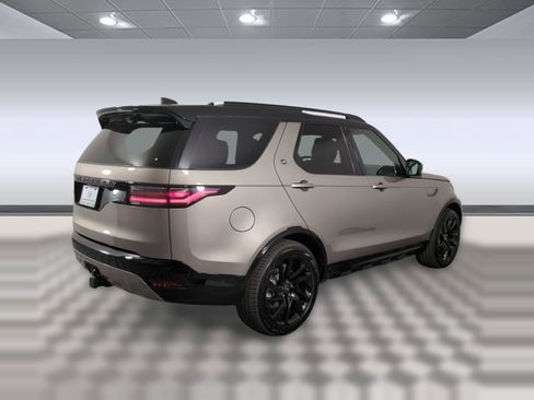 Certified 2025 Land Rover Discovery Dynamic SE image 9