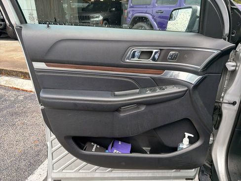 Used 2018 Ford Explorer Limited image 13