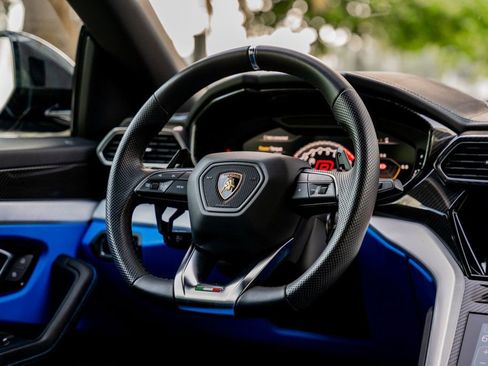 Used 2020 Lamborghini Urus image 38