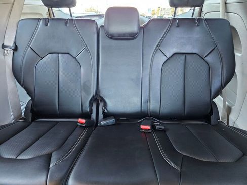 Used 2024 Chrysler Pacifica Touring-L image 17