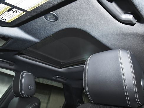 Used 2023 Land Rover Discovery S R-Dynamic image 57