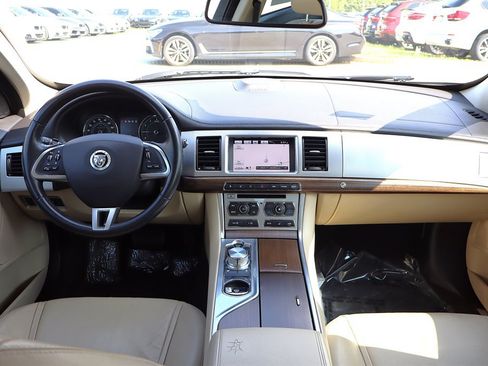 Used 2013 Jaguar XF RWD image 13