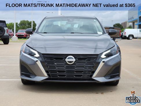 Used 2024 Nissan Altima 2.5 SV FWD image 2