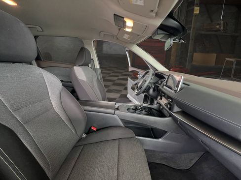 Used 2023 Nissan Rogue SV image 15