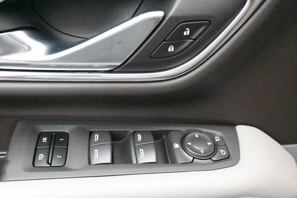 Used 2023 GMC Yukon XL SLT AWD/4WD image 11