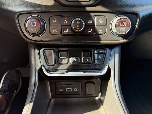 Used 2019 GMC Terrain SLT w/ Preferred Package FWD image 33