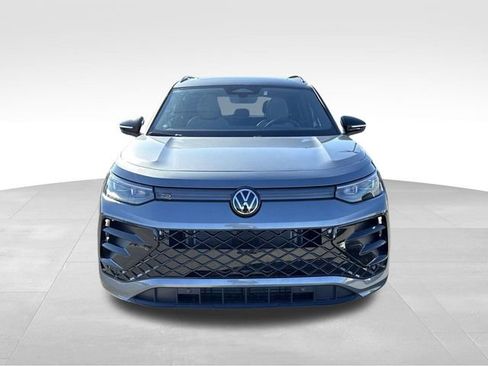 New 2026 Volkswagen Tiguan SE R-Line FWD image 8
