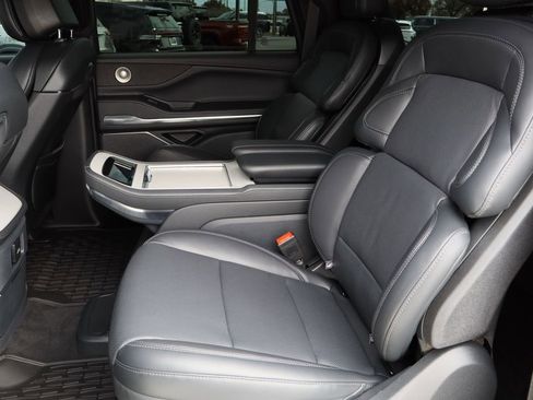 Used 2025 Lincoln Navigator L Reserve w/ Jet Appearance Package image 29