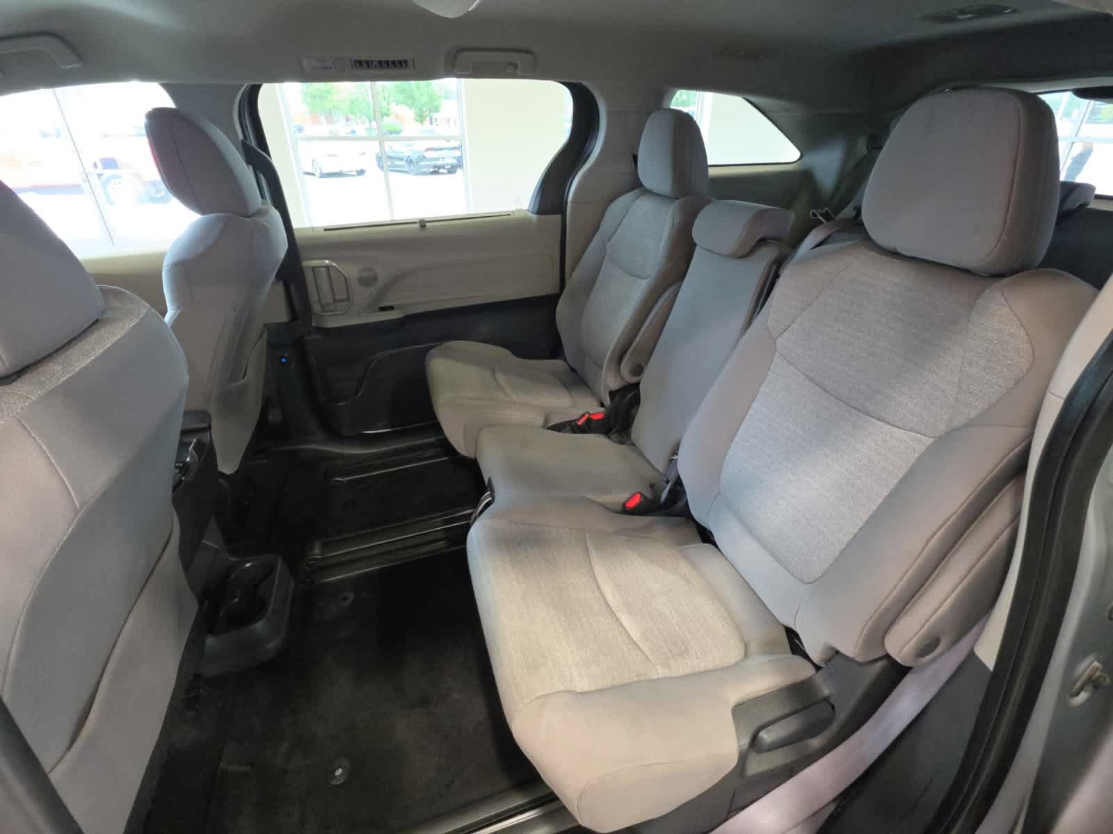 Used 2024 Toyota Sienna AWD image 29