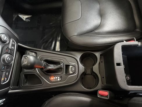 Used 2021 Jeep Cherokee Latitude Lux FWD image 37