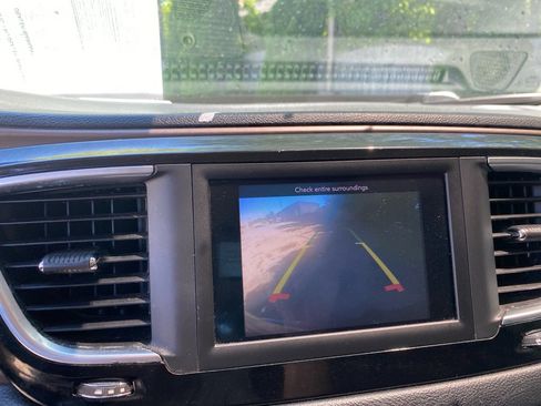 Used 2020 Chrysler Voyager Lxi FWD image 13