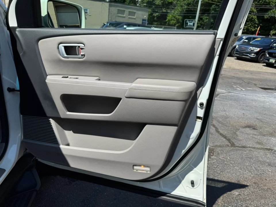 Used 2012 Honda Pilot Touring image 24
