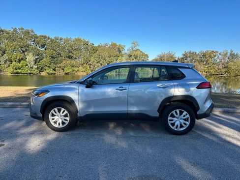 Used 2024 Toyota Corolla Cross L image 2