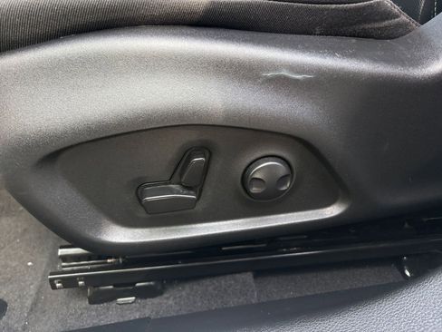 Used 2025 Jeep Compass Limited image 23