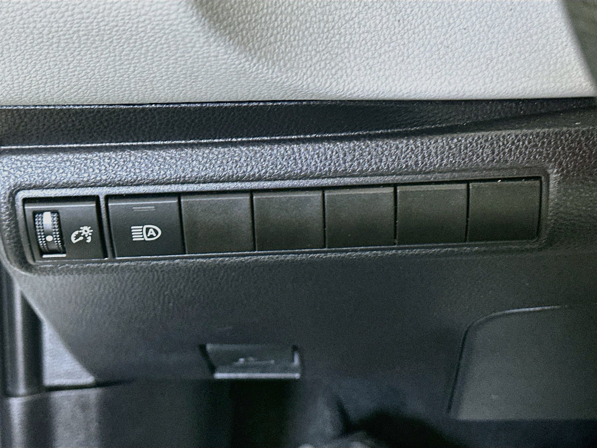 Used 2025 Toyota Corolla LE FWD image 16