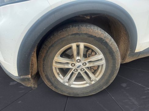 Used 2023 Ford Explorer XLT w/ Equipment Group 202A AWD/4WD image 9