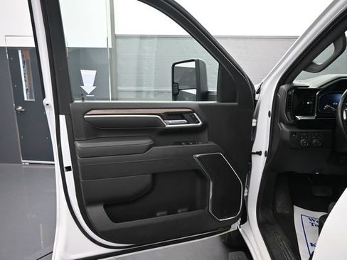 Used 2025 Chevrolet Silverado 2500 LT w/ Convenience Package AWD/4WD image 9