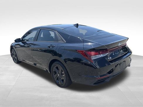 Used 2023 Hyundai Elantra SEL w/ Preferred Accessory Package FWD image 3