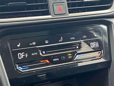 Used 2025 Volkswagen Taos SE image 32