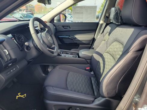 New 2025 Nissan Pathfinder SV image 14