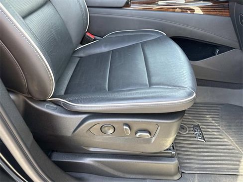 Used 2022 Cadillac Escalade ESV Premium Luxury image 16