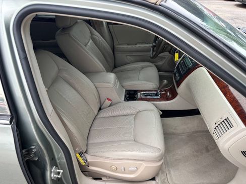Used 2006 Cadillac DTS w/ Trunk Convenience Package FWD image 14