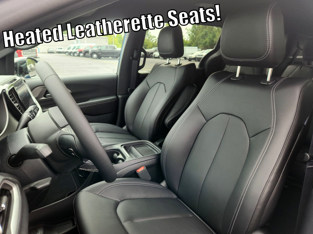 New 2027 Chrysler Pacifica Select FWD image 3