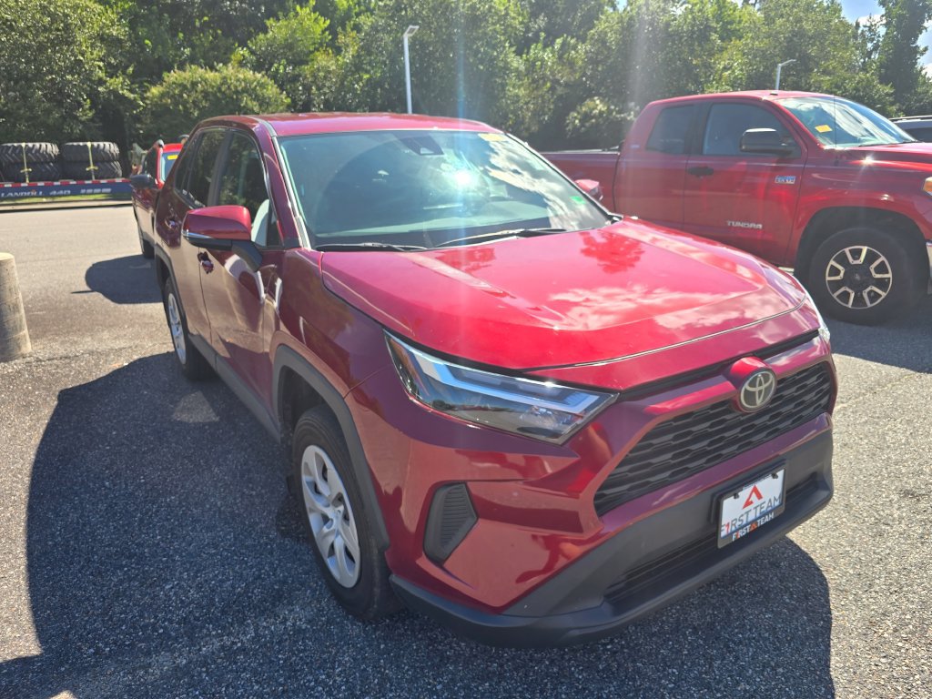 Used 2024 Toyota RAV4 LE AWD/4WD image 3