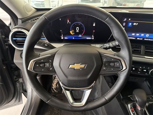 Certified 2025 Chevrolet Trax LT w/ LT Convenience Package image 27