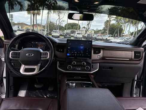 Used 2022 Ford Expedition Limited image 37