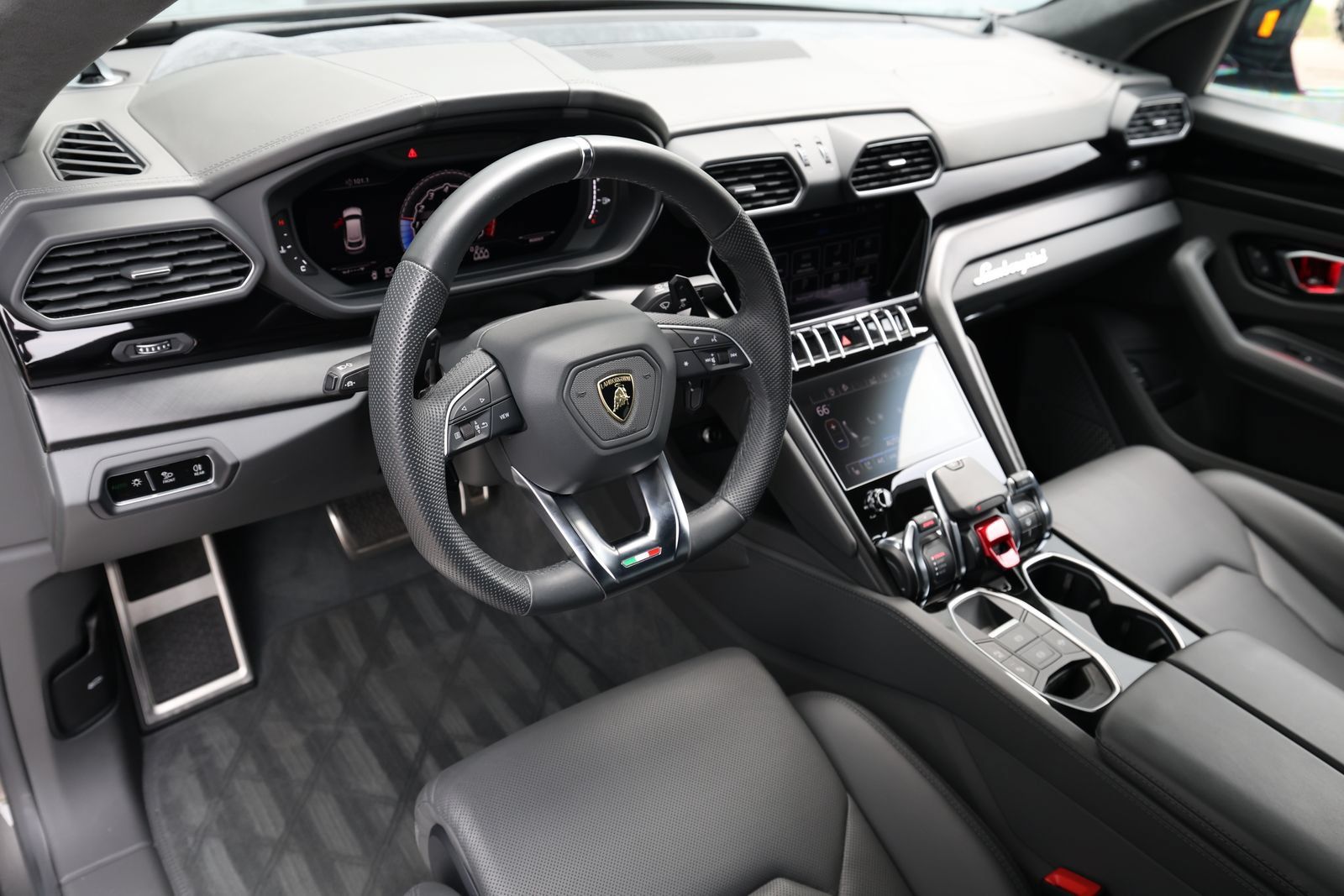 Used 2021 Lamborghini Urus AWD/4WD image 20