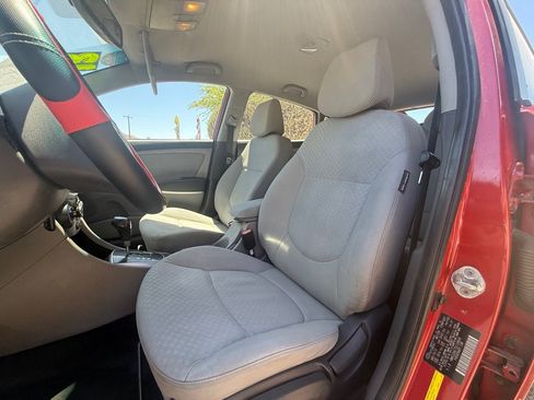 Used 2013 Hyundai Accent SE FWD image 10
