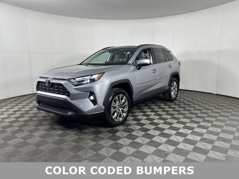 Used 2022 Toyota RAV4 XLE Premium image 2