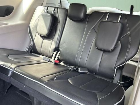 Used 2024 Chrysler Pacifica Limited FWD image 26
