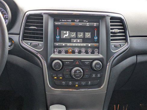 Certified 2018 Jeep Grand Cherokee Laredo image 15