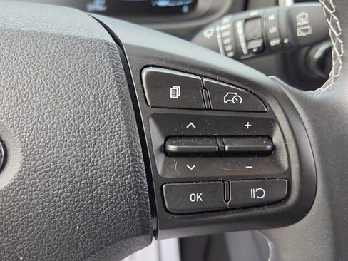 Used 2024 Hyundai Venue SEL image 24